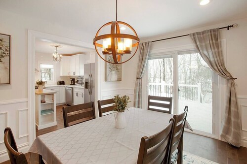 Renovated House w/Hot Tub, Deck, Grill & Fire Pit