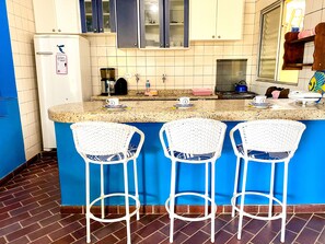 雪櫃、微波爐、焗爐、爐具