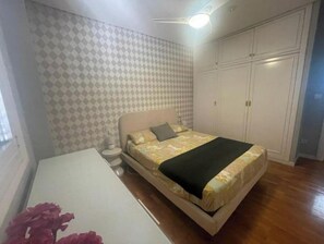 3 habitaciones, caja de seguridad en la habitación y escritorio 