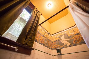 Kamar Double Standar | Kamar mandi | Handuk