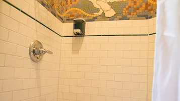 Kamar Double Standar | Kamar mandi | Handuk