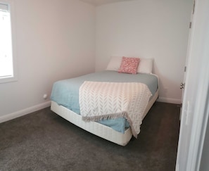6 bedrooms, iron/ironing board, free WiFi, bed sheets