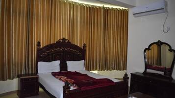 Quarto casal standard | Wi-Fi de cortesia, roupa de cama