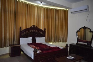 Standard Double Room | Free WiFi, bed sheets - Hotel Travel Inn (Rawalpindi)