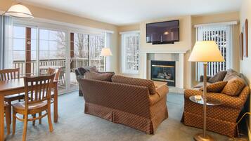 Smart TV, fireplace, DVD player