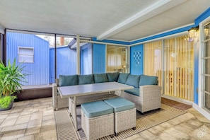 Outdoor dining - Siesta Key FL: Heated Pool, Beaches, Family Fun (Sarasota)