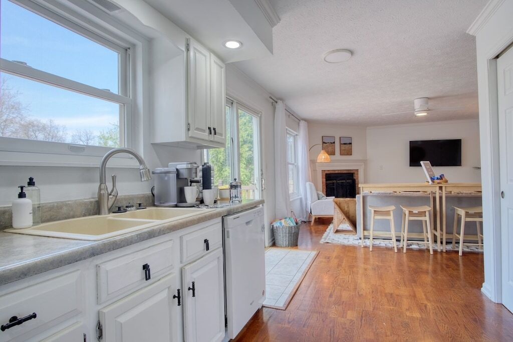 Kylskåp, mikrovågsugn, ugn och spishäll