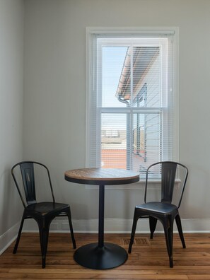 Dining - Grove Apartment | Luxury Two Bedroom Near Downtown (Charlottesville)