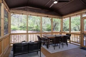 Outdoor dining - Luxury mountain oasis, hot tub & 15 mins to DT AVL, bring furry friends! (Alexander)