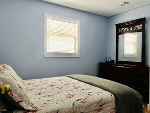 3 bedrooms, WiFi - Alder House serenity on the steps of Gros Morne National Park (Bonne Bay Pond)