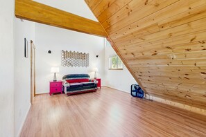 Televisión y chimenea 