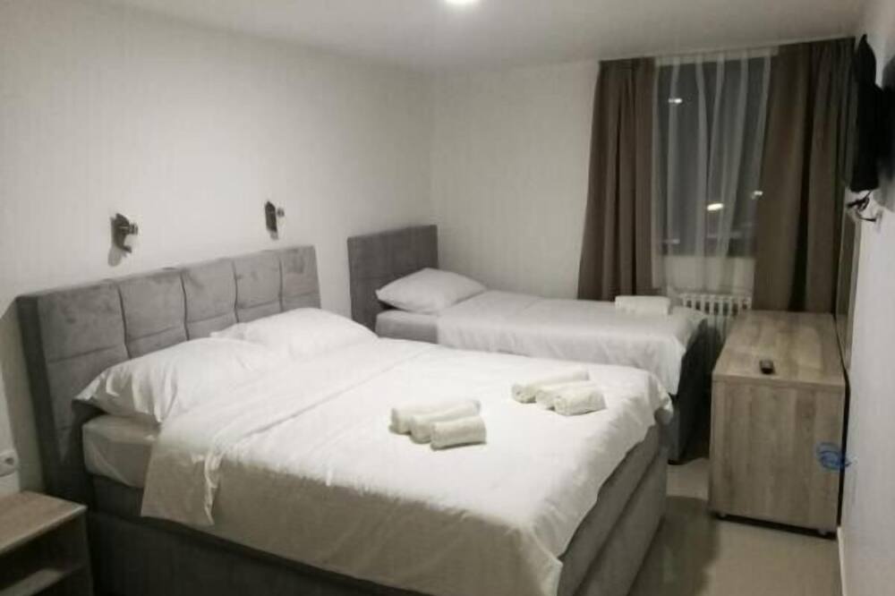 Hotel Metohija - Triple Room