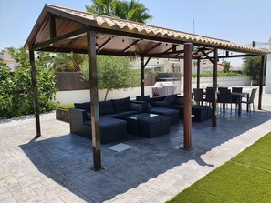 Outdoor dining - Villa Paraíso Torrevieja (Torrevieja)