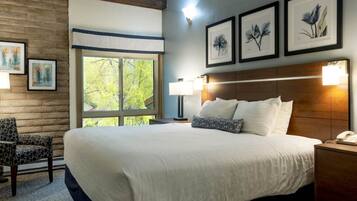 2 bedrooms, desk, WiFi, bed sheets
