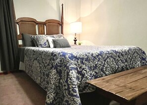 3 bedrooms, desk, iron/ironing board, travel crib - Watts Mill Retreat (Lineville)