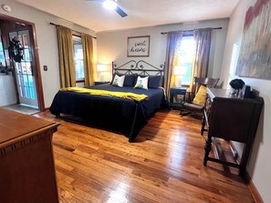 3 Schlafzimmer, Schreibtisch, Bügeleisen/Bügelbrett, Reisekinderbett