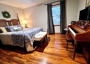 3 Schlafzimmer, Schreibtisch, Bügeleisen/Bügelbrett, Reisekinderbett