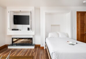 Tabla de planchar con plancha, wifi, ropa de cama