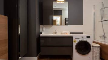 Bathtub, hair dryer, towels, shampoo