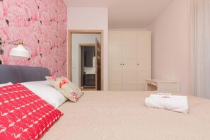 1 غرفة نوم ومكواة/لوح كي وواي فاي وملاءات أسرّة