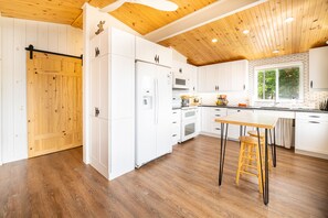 Fridge, microwave, oven, stovetop - Family Accessible Lakehouse (Westport)