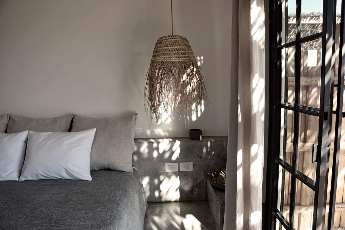 Habitación clásica, 1 cama King size | Ropa de cama de alta calidad, minibar y escritorio