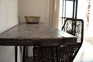 Premium bedding, minibar, desk, laptop workspace - Desierto Azul (Todos Santos)