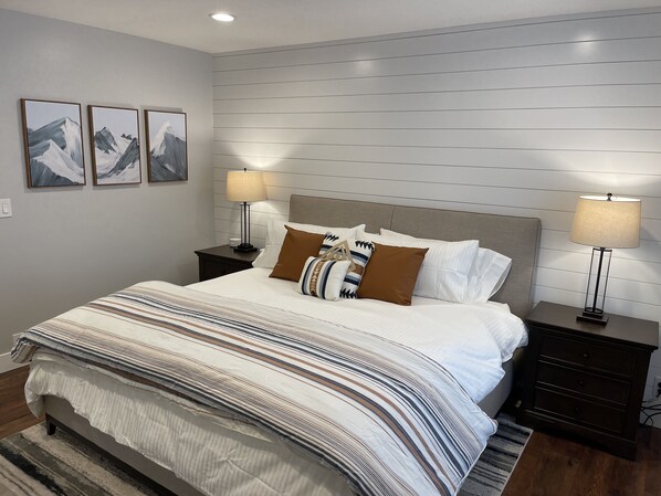 3 bedrooms, desk, iron/ironing board, travel crib