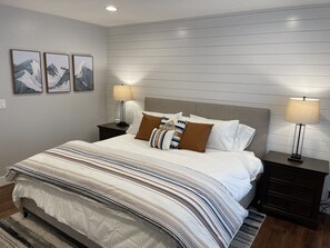 3 bedrooms, desk, iron/ironing board, travel cot - NEW Sugarhouse Remodeled Home w/ Hot Tub LOCATION! (Salt Lake City)