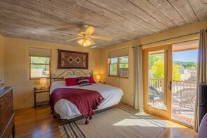 4 chambres, bureau, fer et planche à repasser, lit parapluie