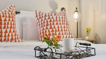 2 chambres, bureau, fer et planche Ă repasser, lit parapluie