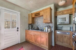 Fridge, microwave, oven, stovetop - Modern Adobe, Steps to Sights! (Santa Fe)