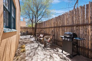 Outdoor dining - Modern Adobe, Steps to Sights! (Santa Fe)