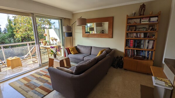 Lecteur de DVD, livres, médiathèque, vidéothèque