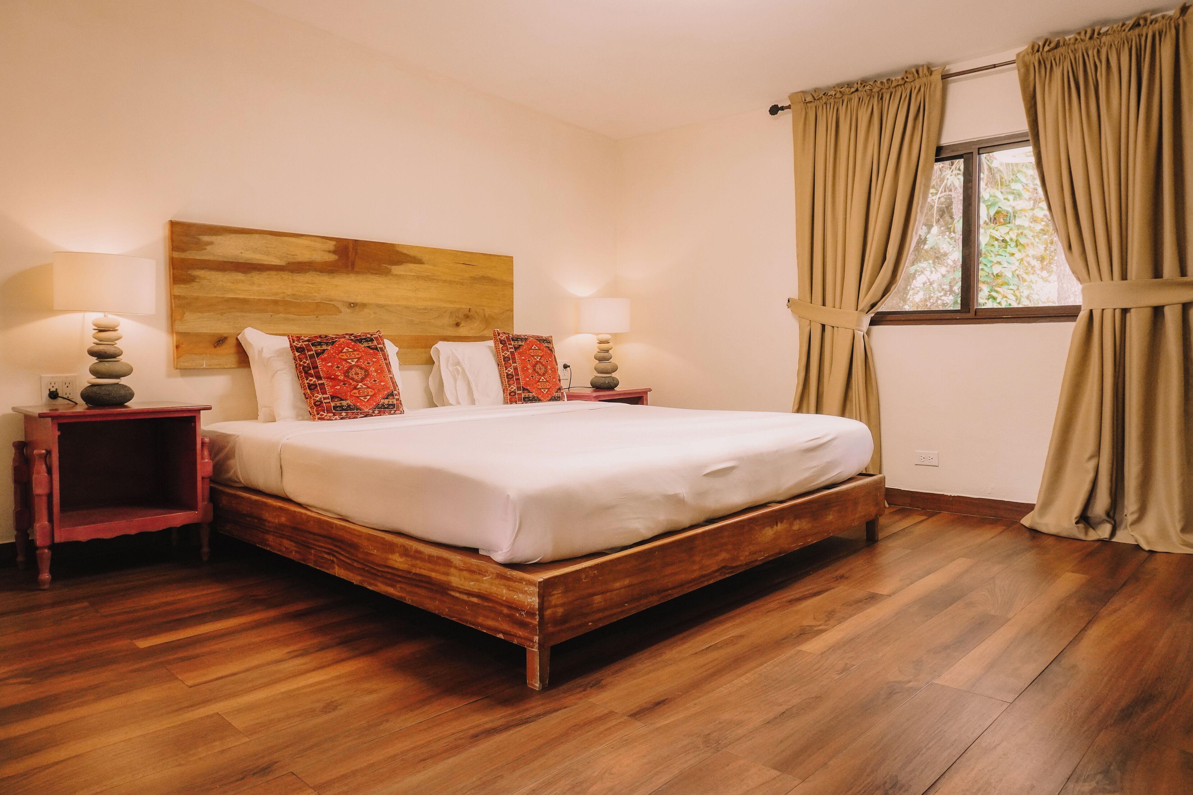 Standard Double Room, 1 King Bed | Free WiFi, bed sheets