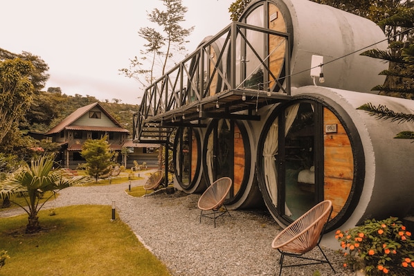 Cylinder Small Room | Vue sur la cour