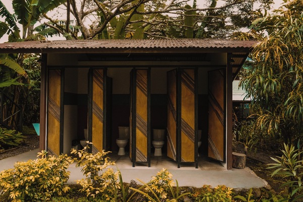 Eenvoudige tweepersoonskamer, 1 tweepersoonsbed | Badkamer | Handdoeken