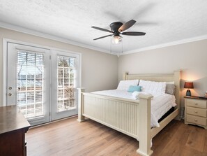 4 bedrooms, free WiFi, bed sheets - Sunset Cove - Large cove, gorgeous sunsets, Amenities galore! (Bremen)