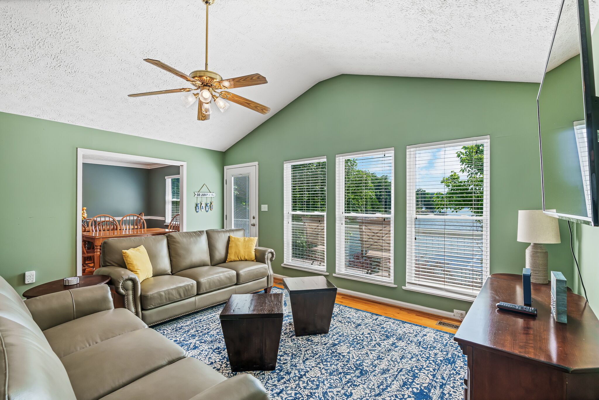 تلفزيون، كرة قدم الطاولة، تنس طاولة، كُتُب