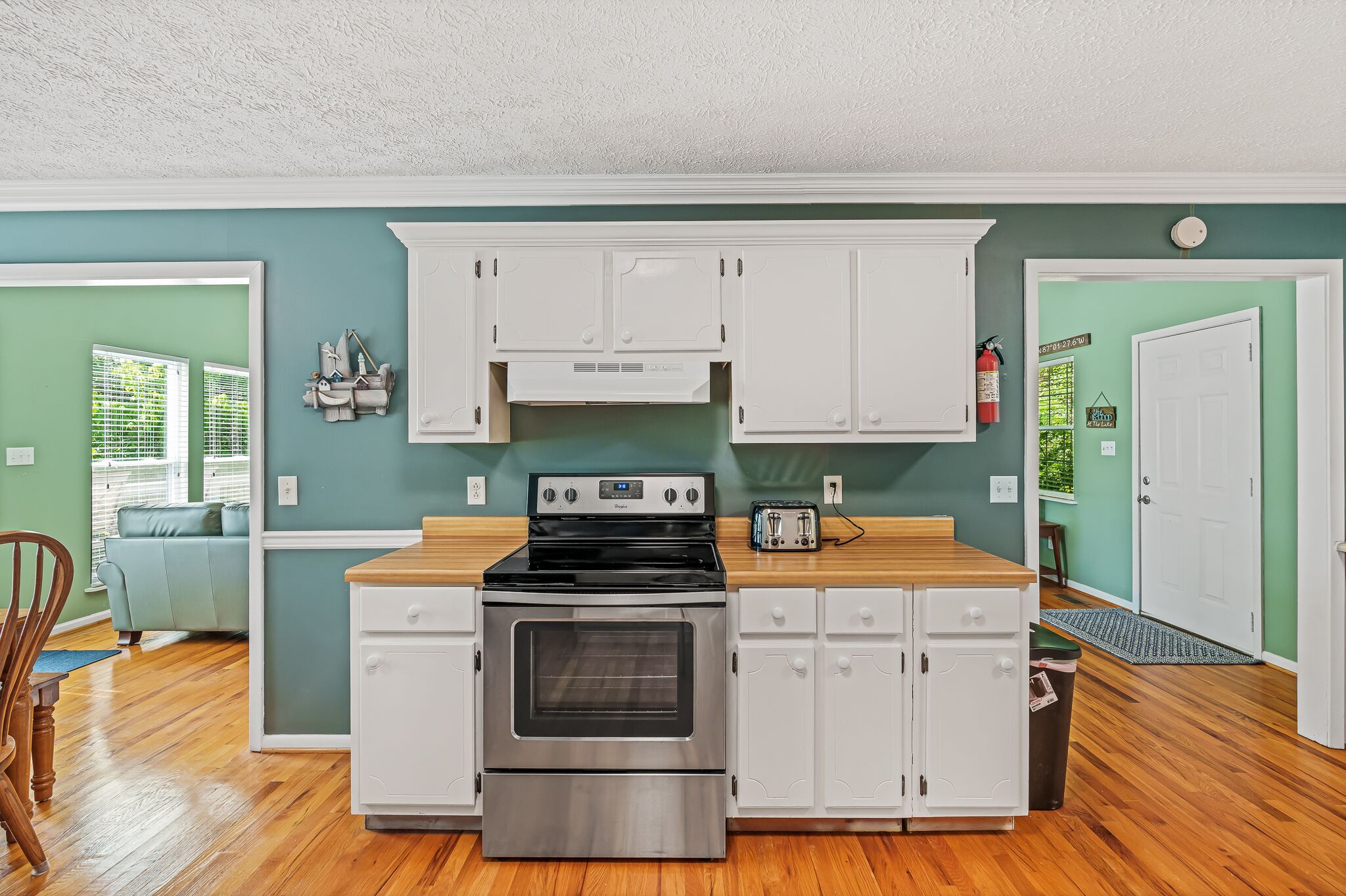 ثلاجة، ميكروويف، فرن، موقد طهي مسطح