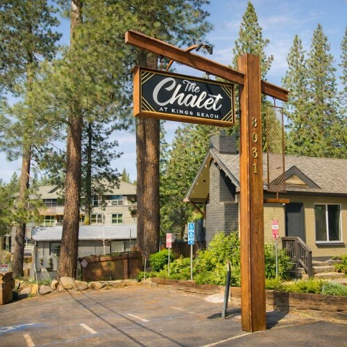 Pleasant hotel with lakeview, golf, skiing, WiFi, & Netflix