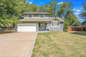 Exterior - Spacious Family Getaway With Arcade Games & PackNPlay (Derby)