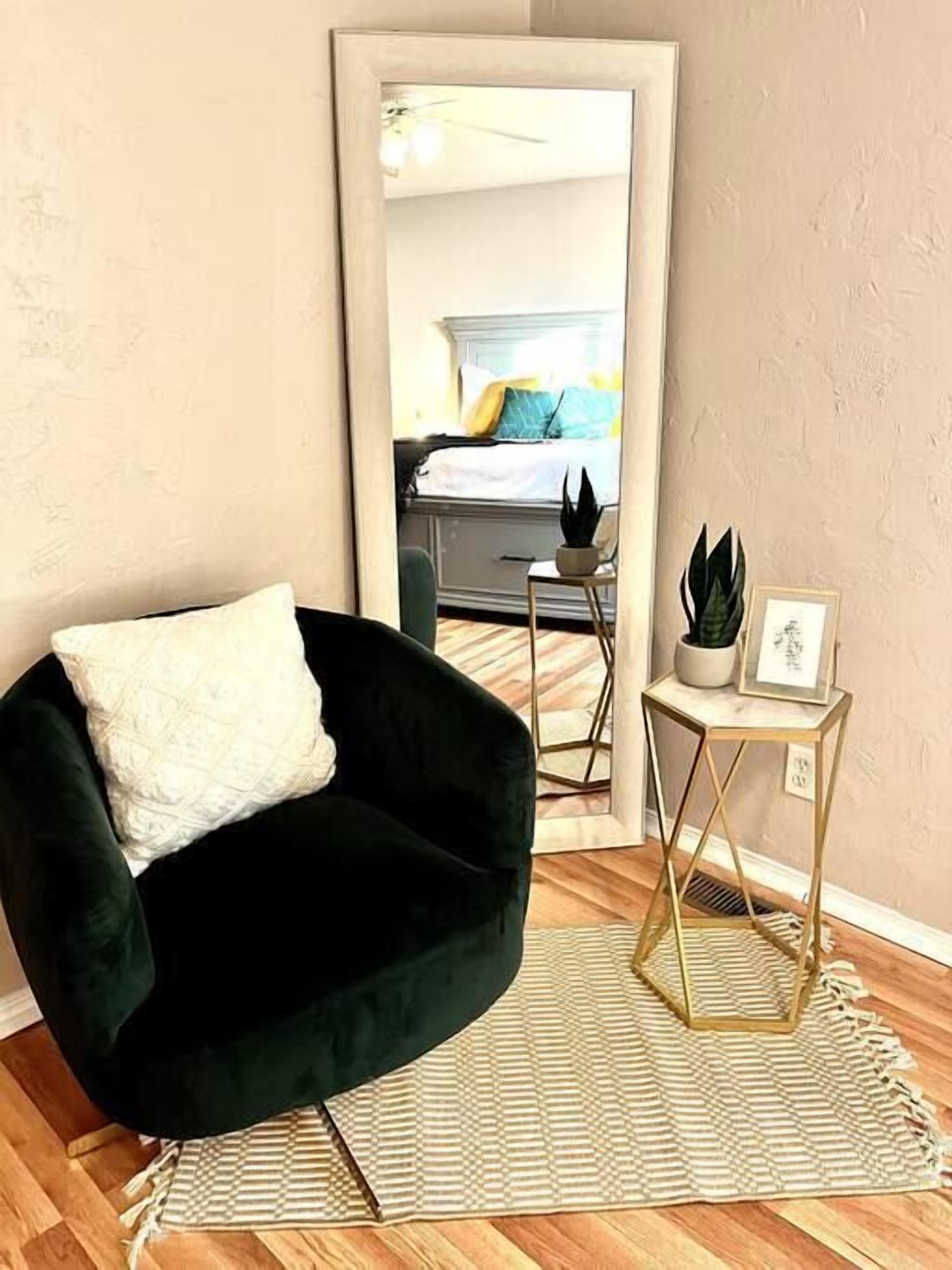 4 bedrooms, desk, iron/ironing board, travel crib