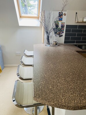 Dining - Luxury apartment 5 min walk to Southbourne Beach (Southbourne)