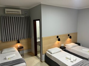 Deluxe Triple Room, 3 Twin Beds | Bed sheets - Hotel Graal Inn Queluz (Queluz)