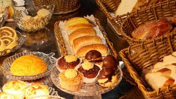 Daily buffet breakfast for a fee