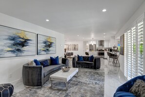 Living area - PALM SPRING MOUNTAIN VIEW SALT WATER POOL AND SPA (Palm Springs)