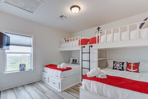 4 bedrooms, desk, travel crib, WiFi
