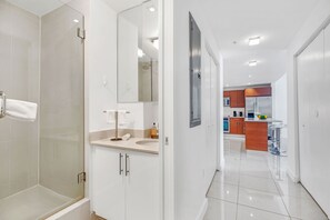 Apartment | Bathroom - Modern 2-BD Condo in the Heart of Miami (Miami)