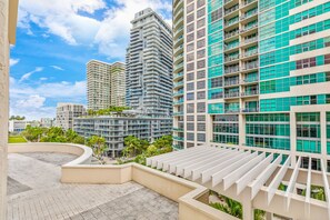 Apartment | Balcony view - Modern 2-BD Condo in the Heart of Miami (Miami)